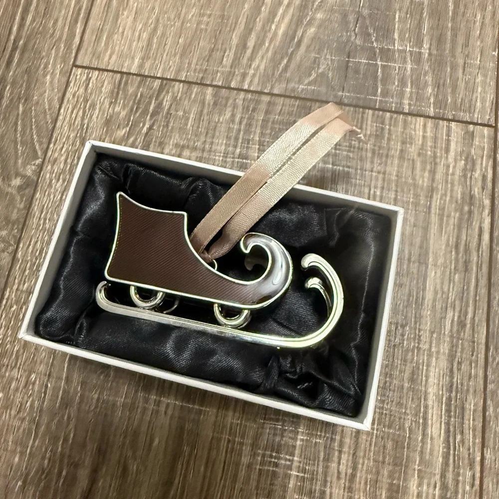 Pandora collectible sleigh